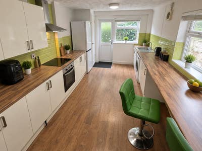 Fantastic Location – Right on the Doorstep of Hull Main Photo
