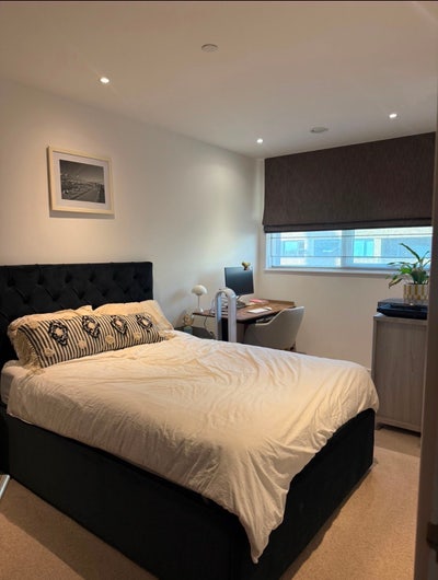 Spacious double room w/ bathroom available Main Photo