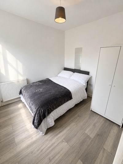 ✨🏡5-Bed House Share – M14 4Lx Main Photo