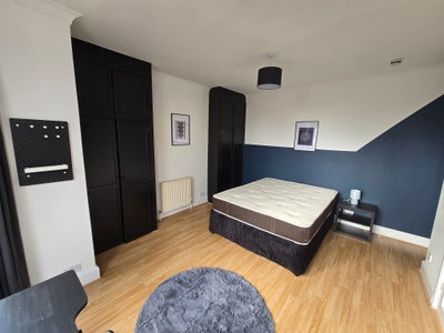 Central | Ensuite Room - ALL BILLS Incl  Main Photo