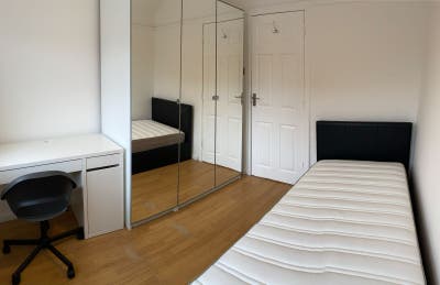 Acton Cosy Room Main Photo