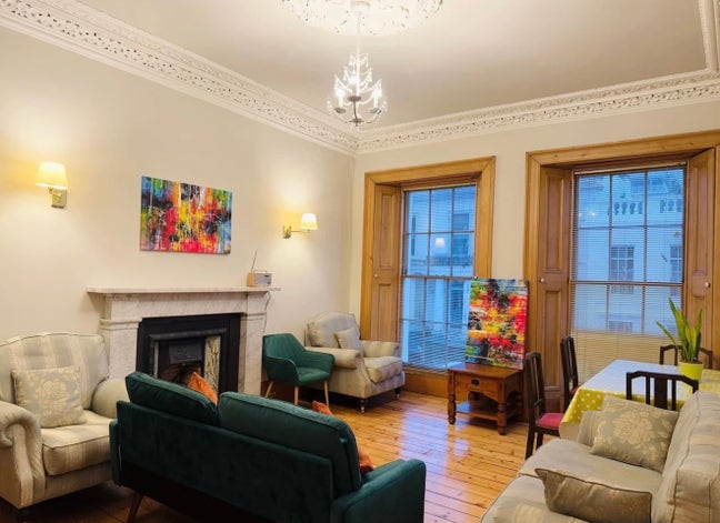 Beautiful, Bright & Spacious 2-Bedroom Georgian Fl Main Photo