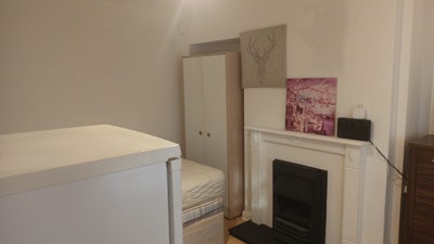 Looking for a housemate  Main Photo