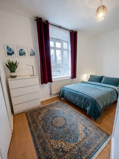 🏡 2 Double Bedrooms Available in Hackney Main Photo