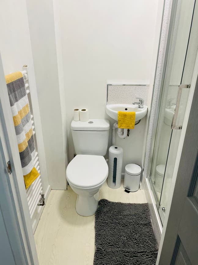 🤩 En-Suite Room • Mature Household (39Bg) Main Photo