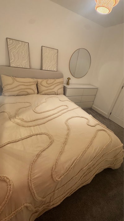 Beautiful Double Room Available for Long-Term Rent Main Photo