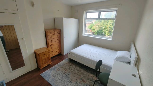 Large Double room - Cosy home - Bills Included Main Photo
