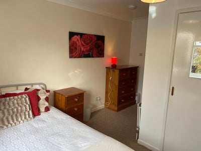 Ensuite Double Room in Comfortable House Main Photo