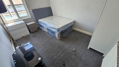 Room For Rent - Farrar Street, Barnsley S70 Main Photo