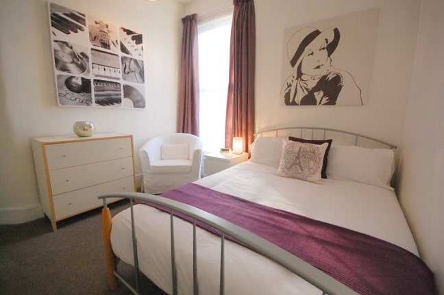 Fully furnished double room in central Westcliff.  Main Photo
