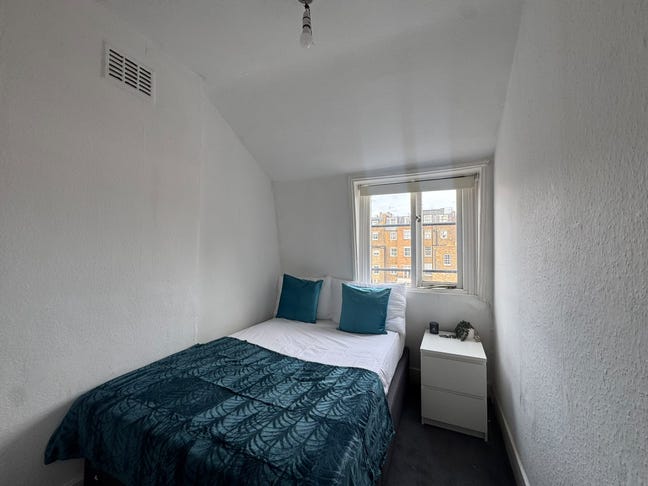 Cute and Airy Double Bedroom in Bayswater Main Photo