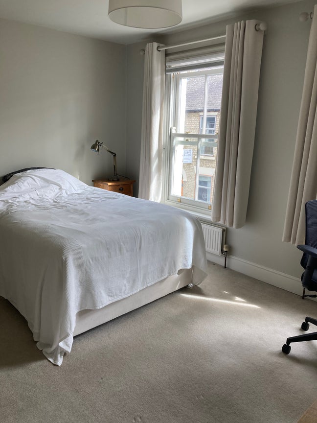 Large, comfy room in central Cambridge Main Photo