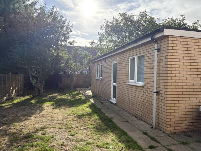 Bright Single near Mill Road– Share just with 1    Main Photo