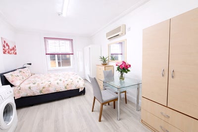 Double Studio Flat with AC in South Kensington SW7 Main Photo