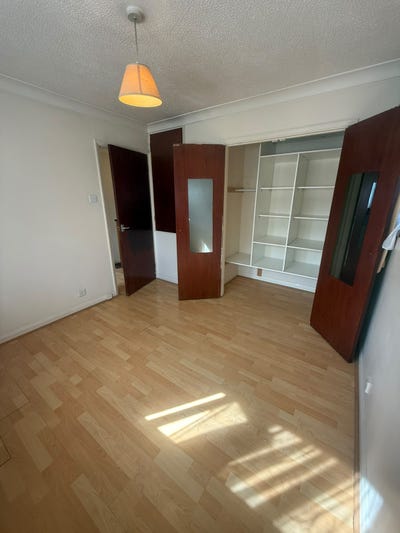 Beautiful 1 Bedroom House with Garden in Slough Main Photo