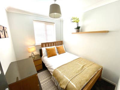 1 x Small Double Room - Weald Drive, Crawley Main Photo