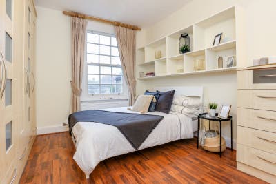 😎 5 min walk to Ealing Broadway! Three bathrooms! Main Photo