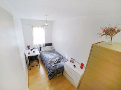 Tottenham Hale/7Sisters! 3Rooms!Cheap&Chic Main Photo