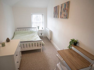 Beautiful room in the heart of Clifton Main Photo