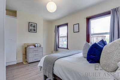 🛒🛍️Large Double - Northfields High Street! 🛒🛍️ Main Photo