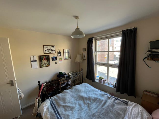 Double Room available in 2 Bedroom Leith Flat Main Photo