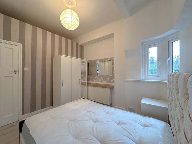 Double Room in Highgate Flat - Has Living Room Main Photo