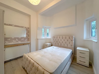 Bright Double Room in Highgate  Main Photo