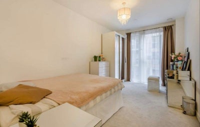 Bright & Modern Room in New Build Apartment Main Photo