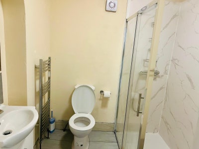 2 Double rooms available at Chigwell  Main Photo