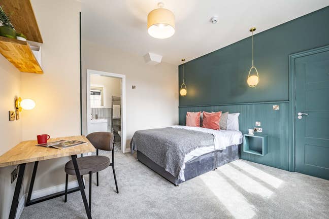 Stunning NEW Boutique Ensuite Rooms Available Main Photo