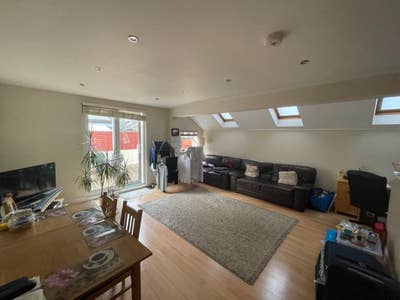 Nice two bedroom flat, quiet area Shepherds Bush Main Photo