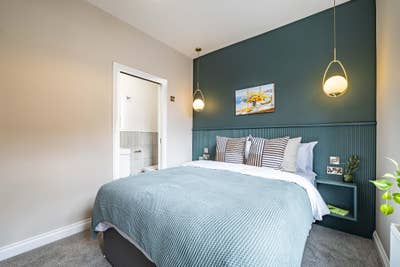  Stunning Boutique Ensuite Room! Available now! Main Photo