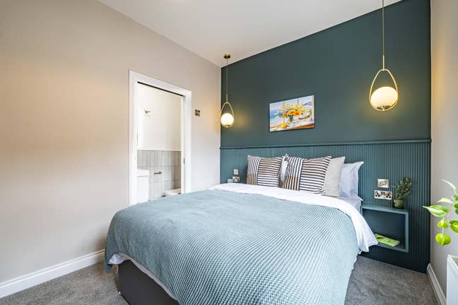  Stunning Boutique Ensuite Room! Available now! Main Photo