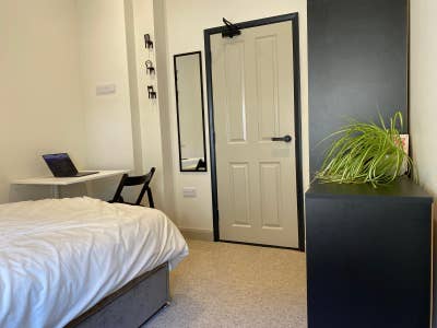 Luxury Double En-suite| Parking | Bills Inc Main Photo