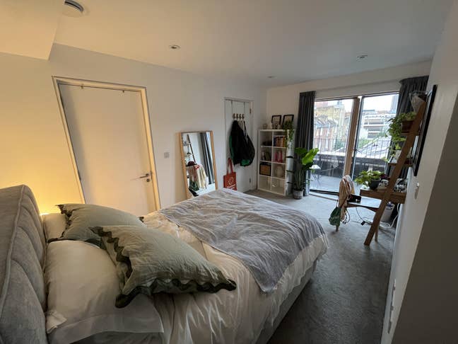 Double bedroom, ensuite and balcony ! Main Photo