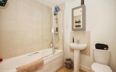 Double Room in Modern House Share – opposite JLR Main Photo