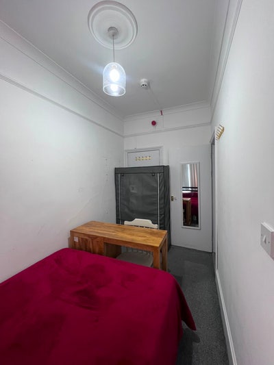 Why share everything ? ?  Private 3 Rooms Main Photo