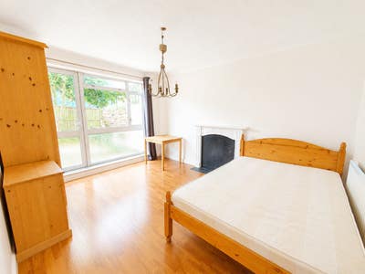 Amazing 2 bed Main Photo