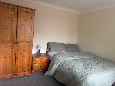 Spacious Furnished Double Room - Bills included Main Photo