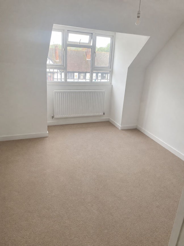 Unfurnished double room in East Horsley Main Photo