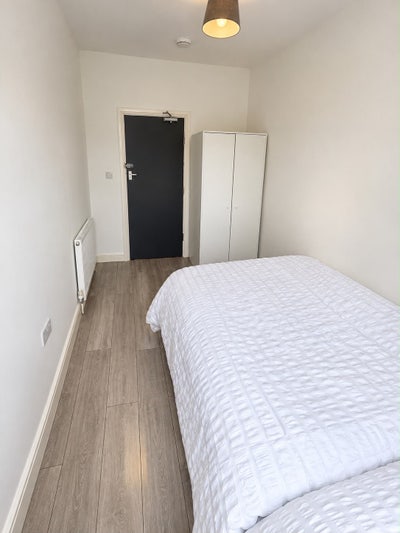 Modern Shared 5 bedroom property  Main Photo