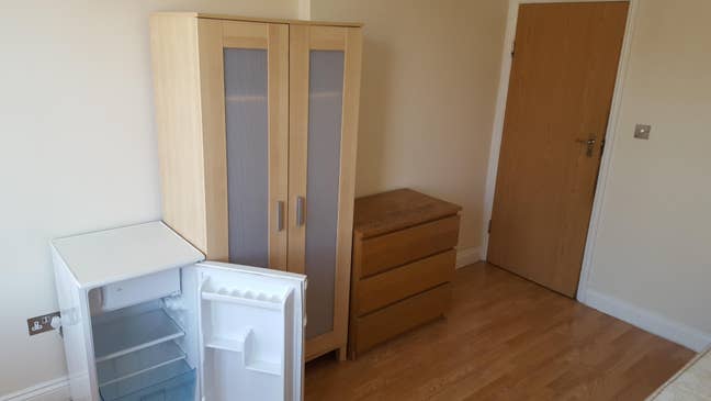 Large double room in a flat to share Main Photo