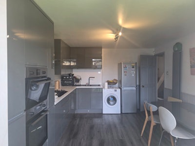 3 rooms (extra large ensuite, double & single) Main Photo