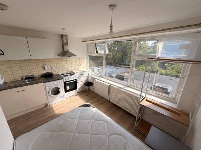 Bright Furnished Studio – E17 - Ava Now - Bill Inc Main Photo