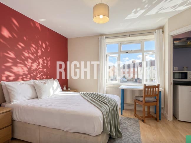 Beautiful Rooms - Prime E14 - Summer Special! Main Photo