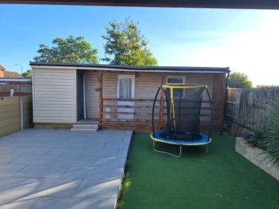 Garden Annexe With Parking | Slade Green Main Photo