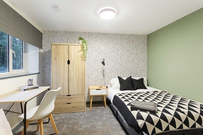 Private Studio | Own Entrance | Bills Included Main Photo