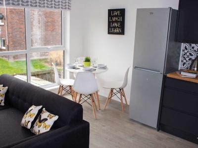 🚇 Modern Double Ensuite Room – 12 Mins to Tube!  Main Photo