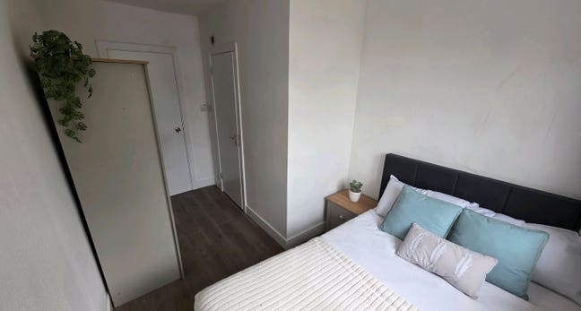 Newly Renovated Cosy Double Ensuite | Bills Inc Main Photo