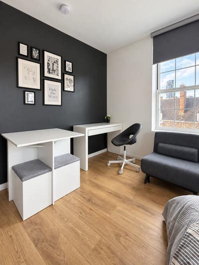 &pound;330 per Week – All Bills Included Available Now S Main Photo
